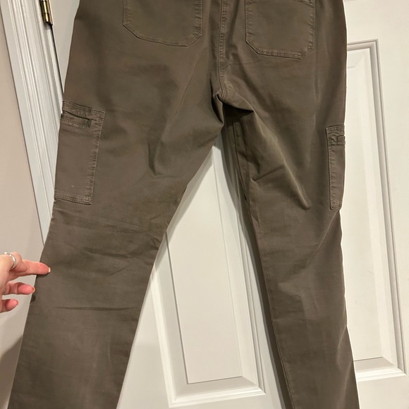 J.Crew city fit comfortable size 10 tan cargo style pants - 6 pockets. - Picture 6 of 15